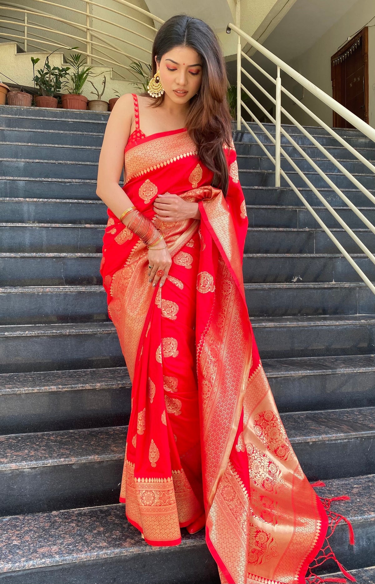 Red and Pink Color Zari Golden Weaving Rich Saree