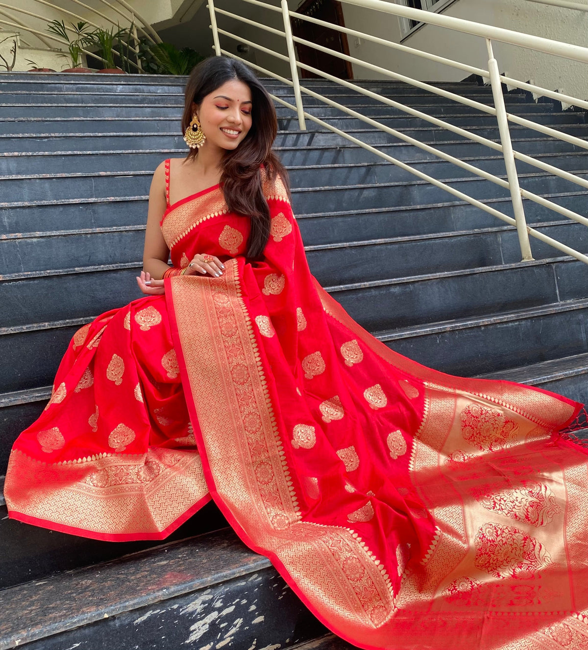 Red and Pink Color Zari Golden Weaving Rich Saree