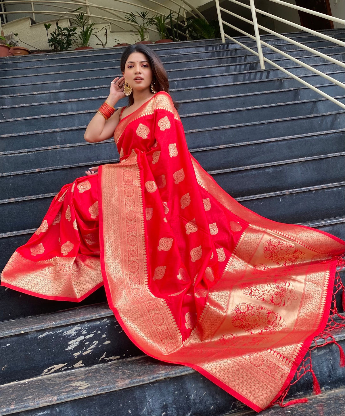Red and Pink Color Zari Golden Weaving Rich Saree