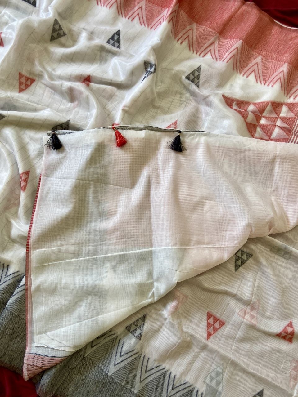 White Bengali Cotton Triangle Weave Saree