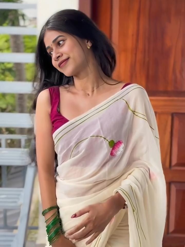 Off-White Kerala Linen Lotus Print Saree