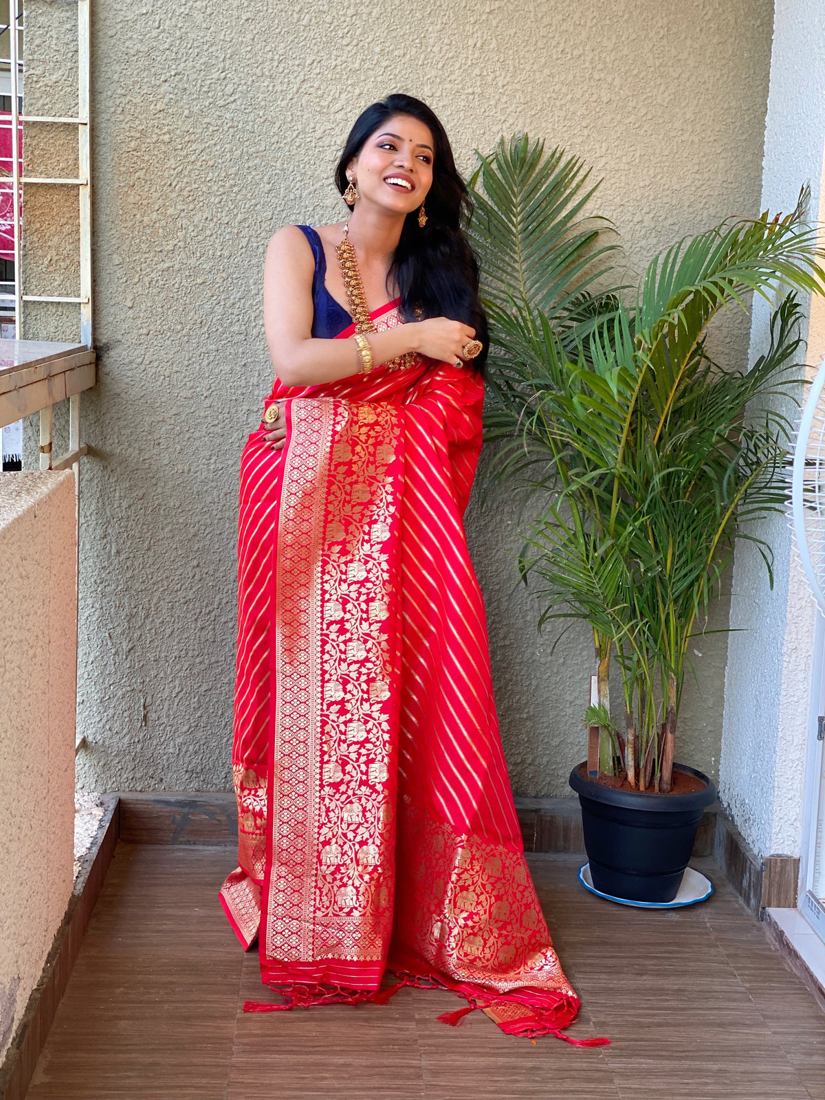 Red and Pink Color Zari Golden Weaving Rich Saree