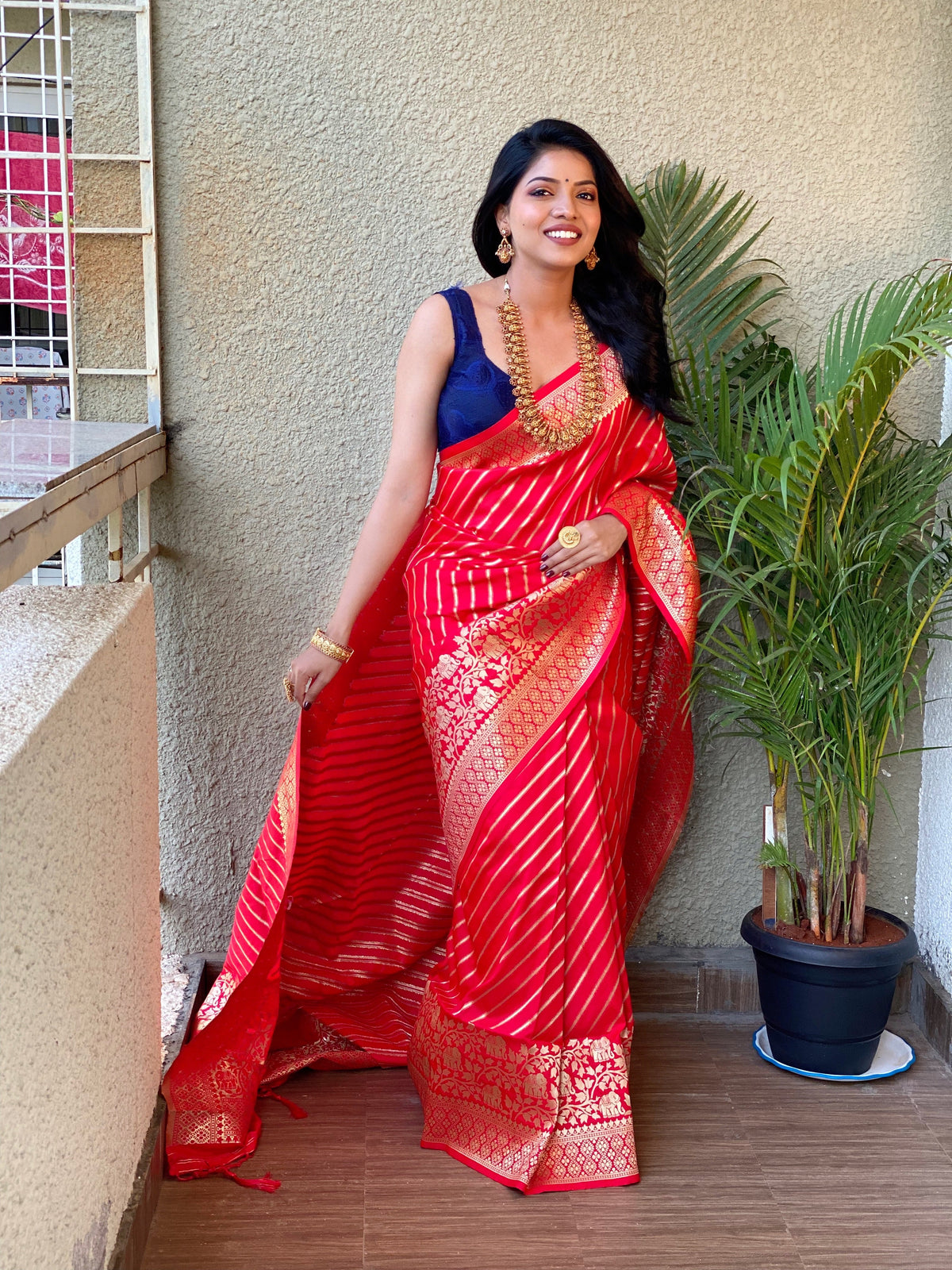 Red and Pink Color Zari Golden Weaving Rich Saree