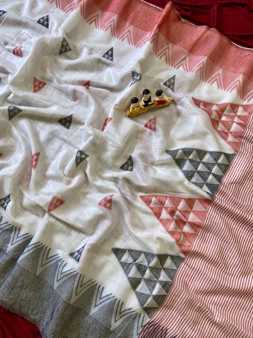 White Bengali Cotton Triangle Weave Saree