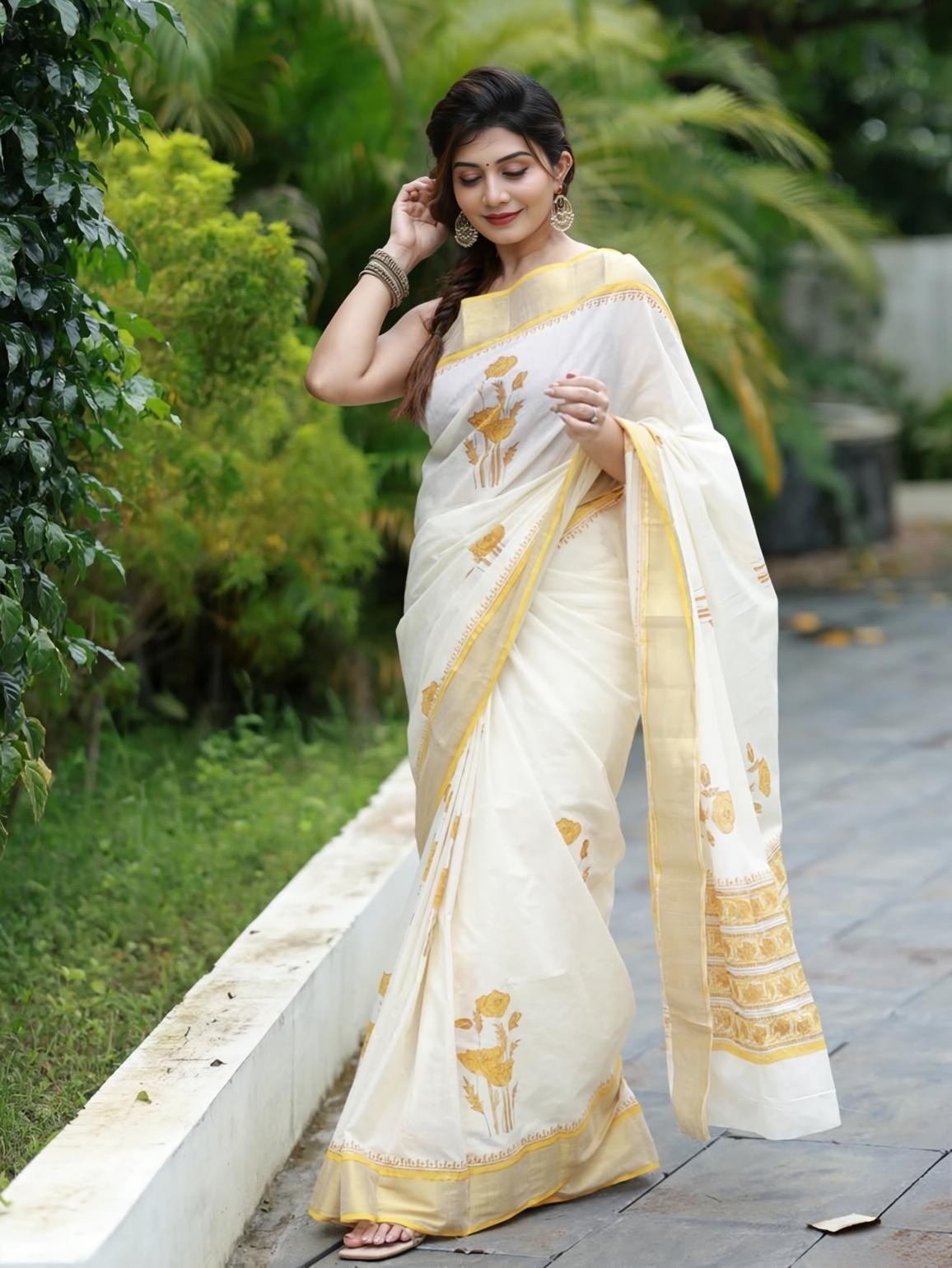 Off-White and Gold Kerala Linen Saree