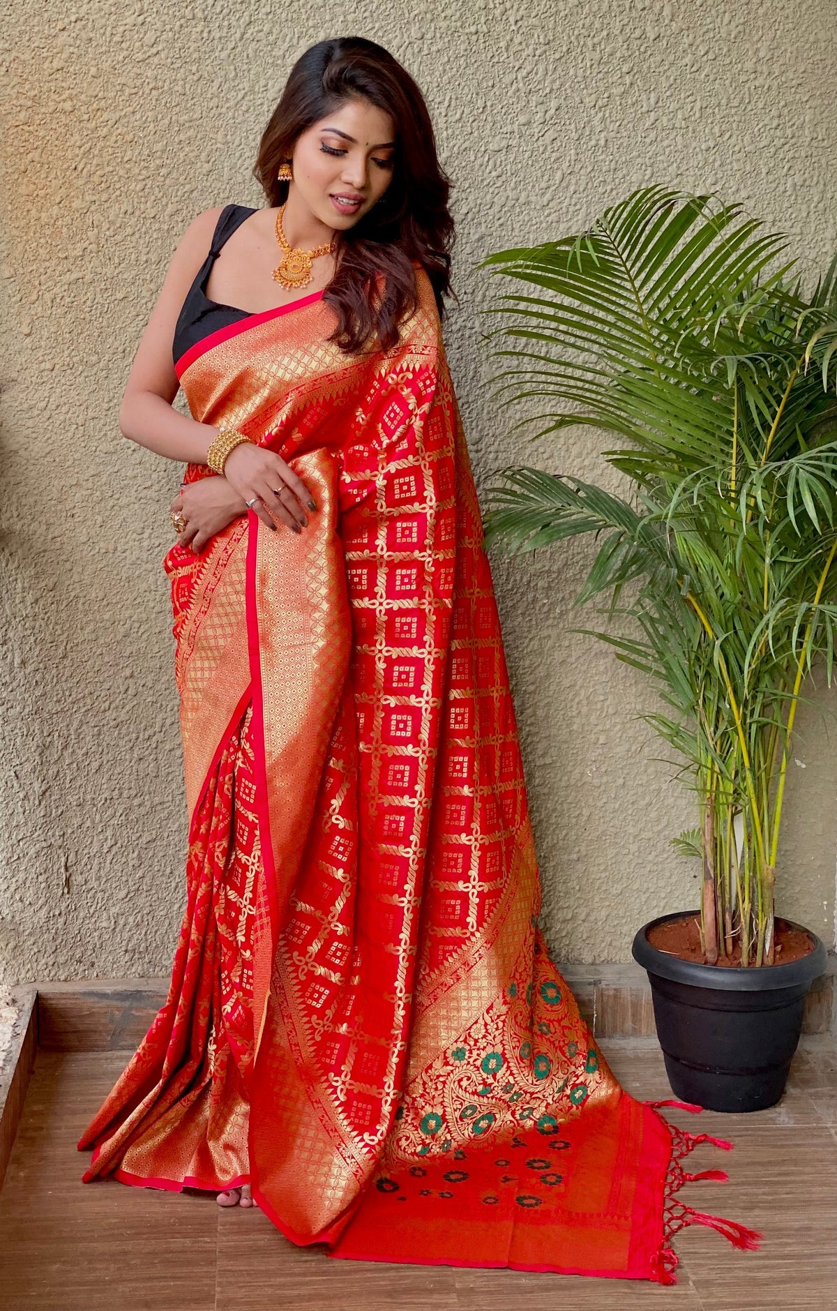 Red and Pink  color Zari Golden Weaving Rich Saree